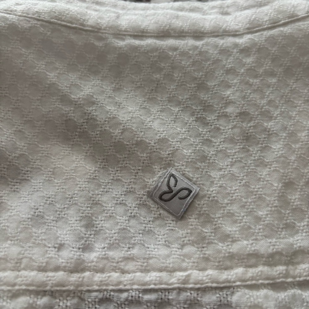 Prana Women's White Pleated Button-Up Blouse. Size Small saw - Picture 9 of 10